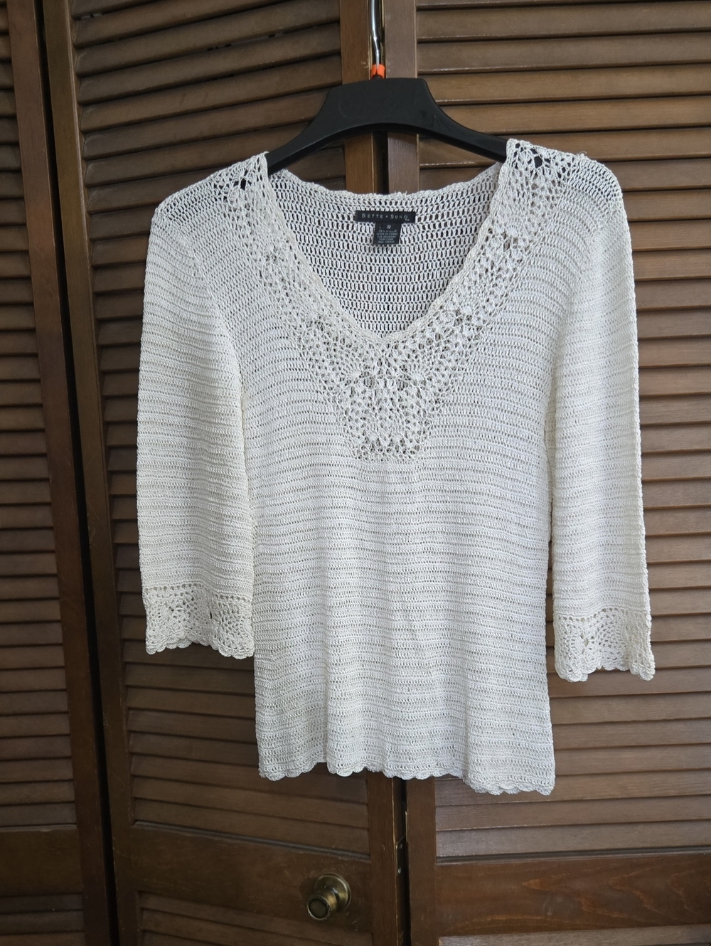 BETTESUNG SILK  Crochet V-Neck Knit Top Silk Like New